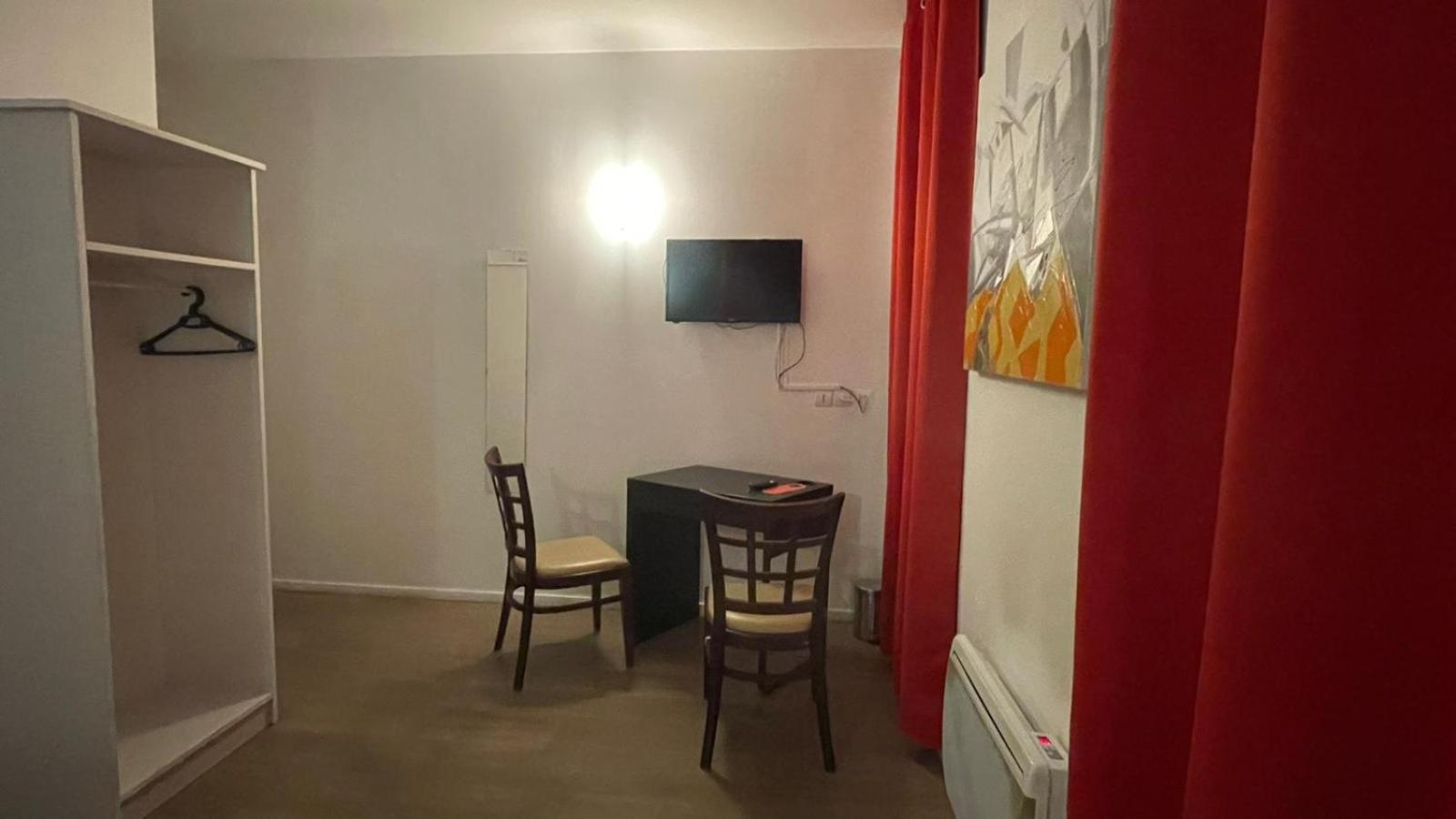Hotel- Restaurant Le Saint Quentin Екстер'єр фото