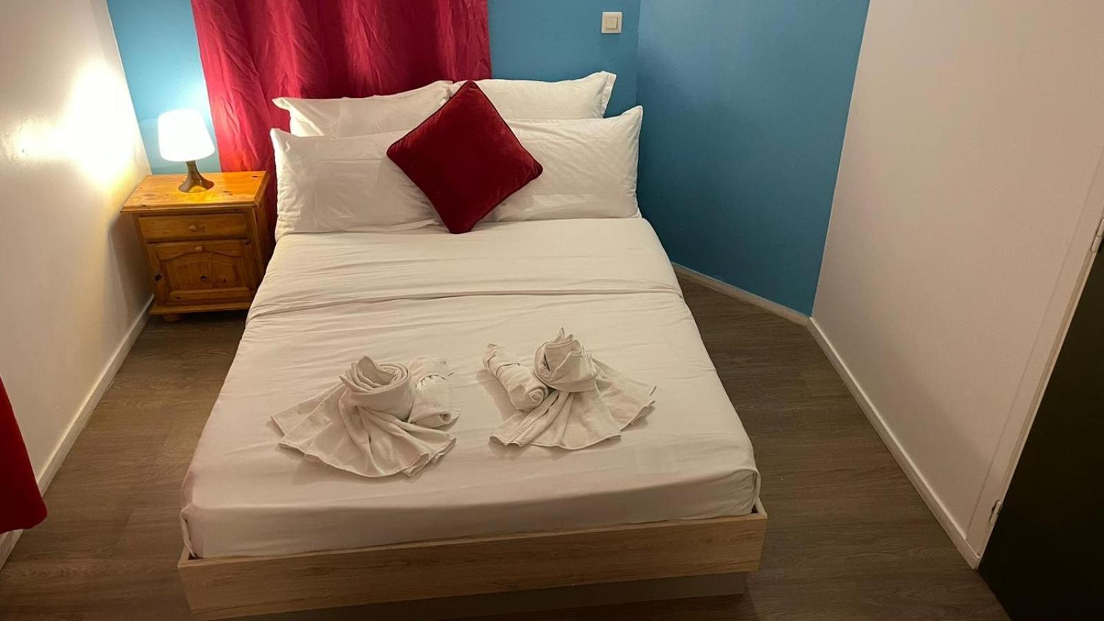 Hotel- Restaurant Le Saint Quentin Екстер'єр фото