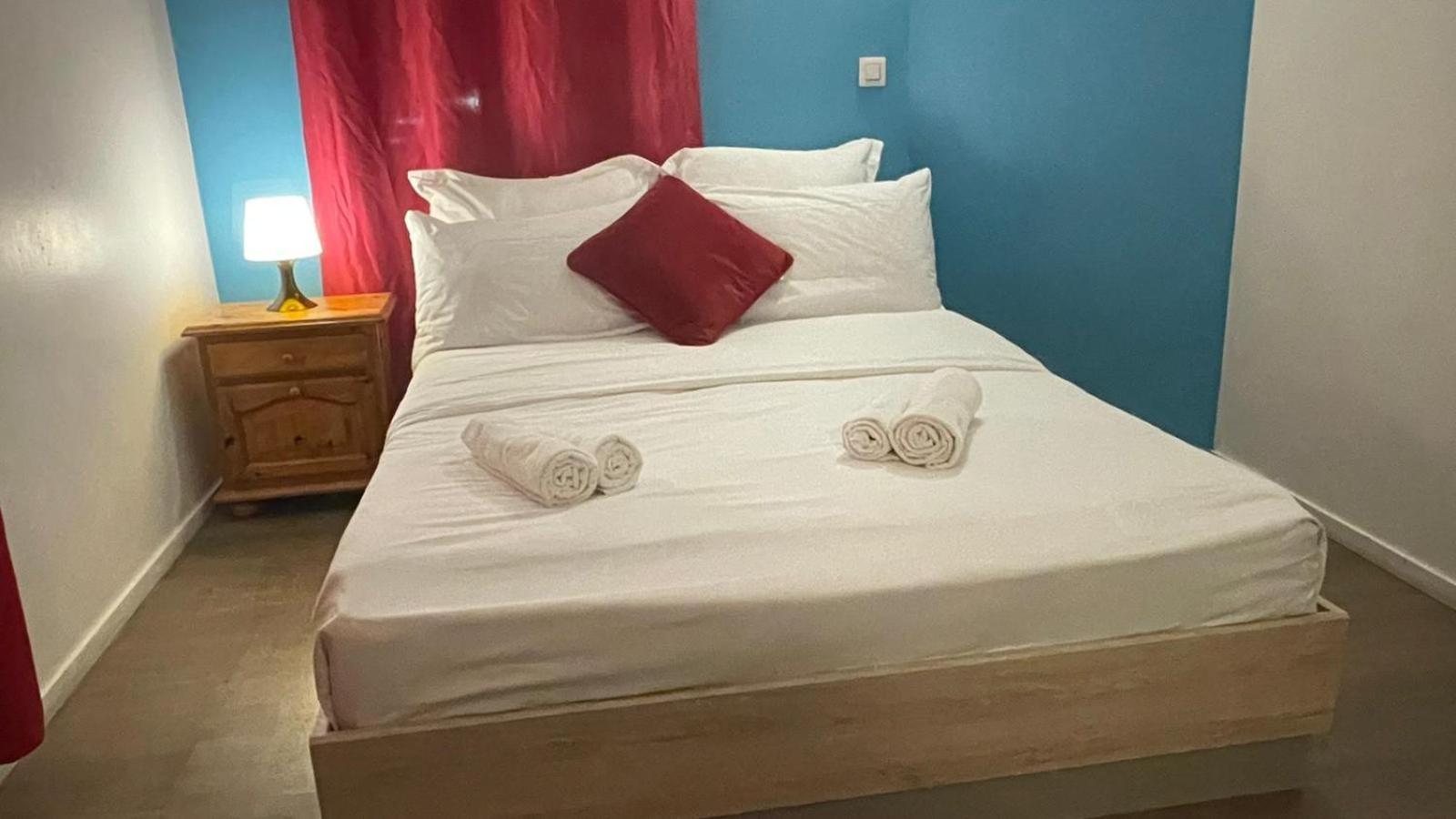 Hotel- Restaurant Le Saint Quentin Екстер'єр фото