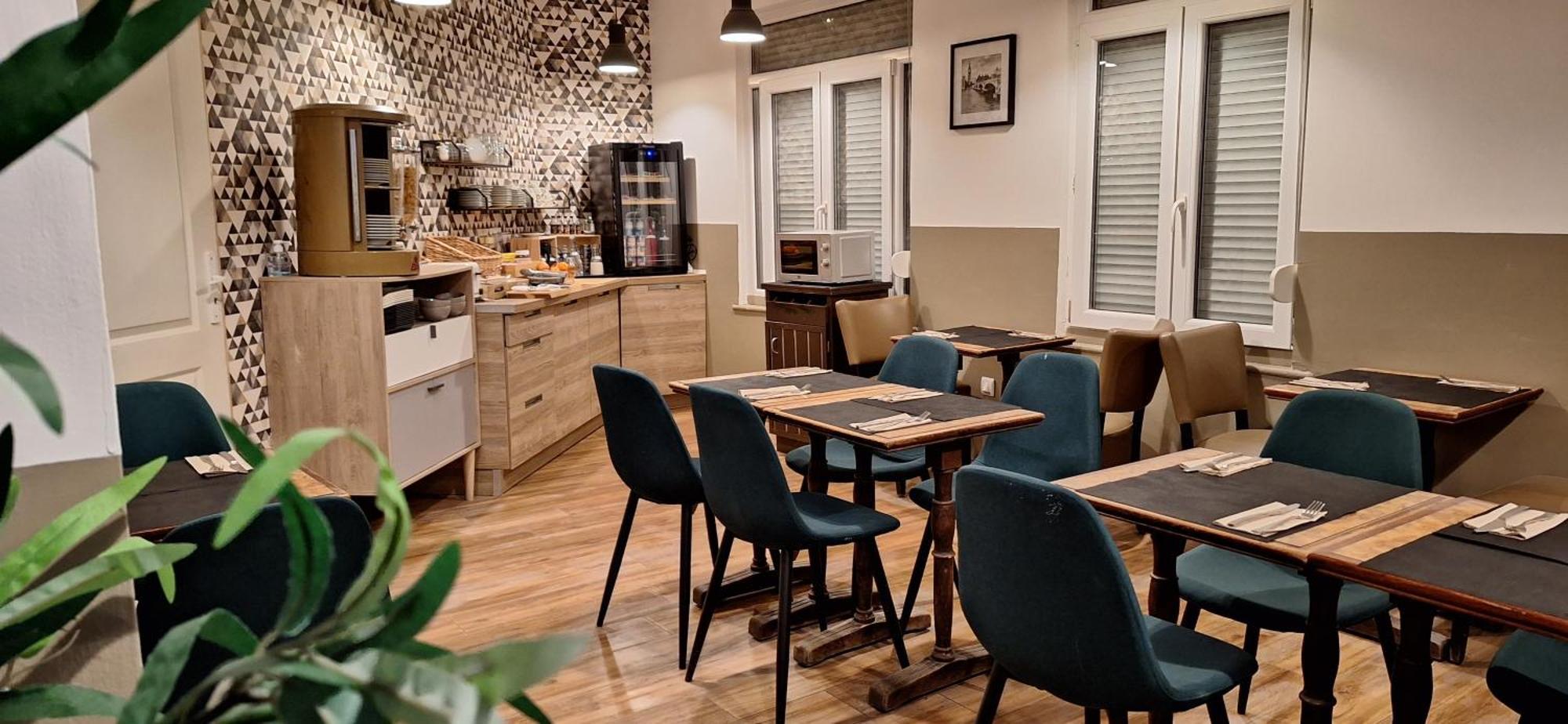 Hotel- Restaurant Le Saint Quentin Екстер'єр фото