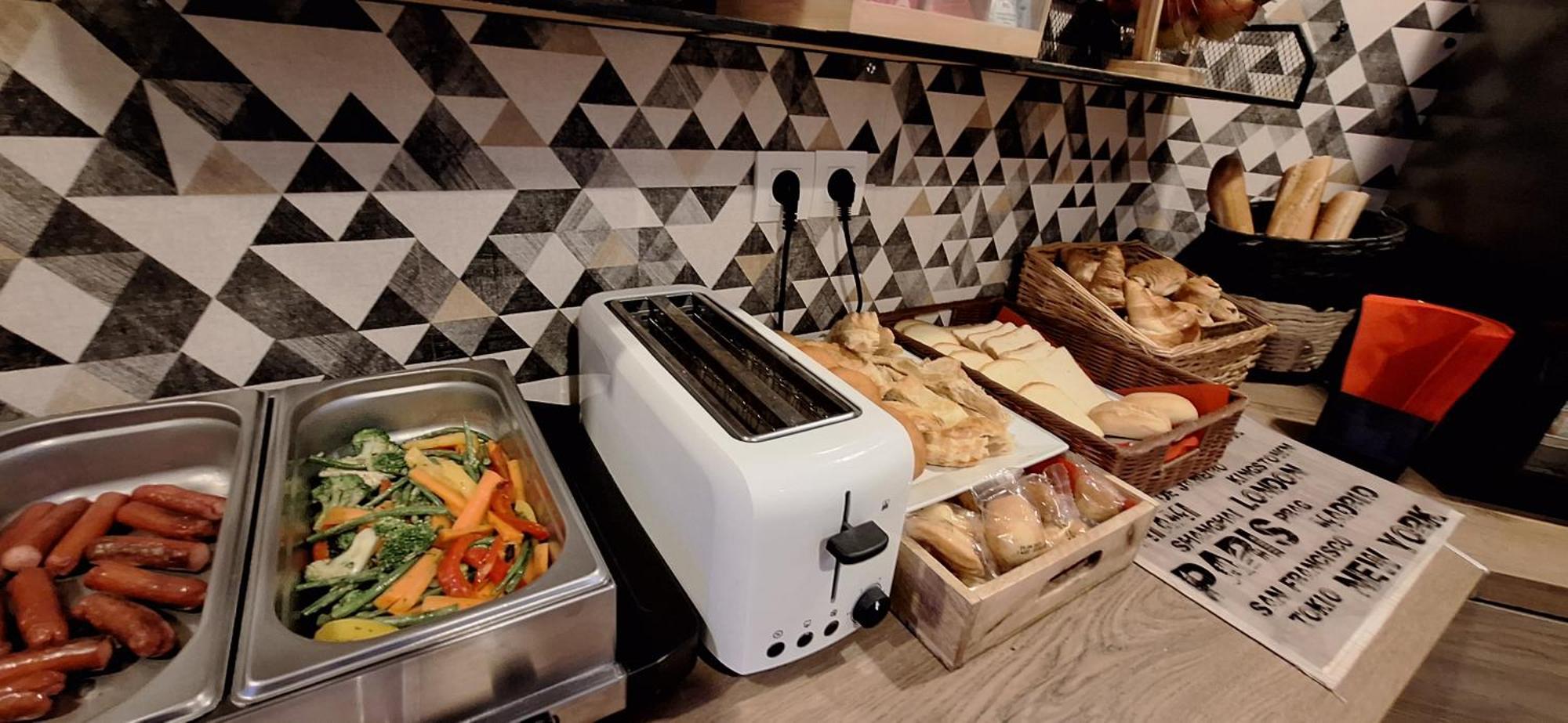 Hotel- Restaurant Le Saint Quentin Екстер'єр фото